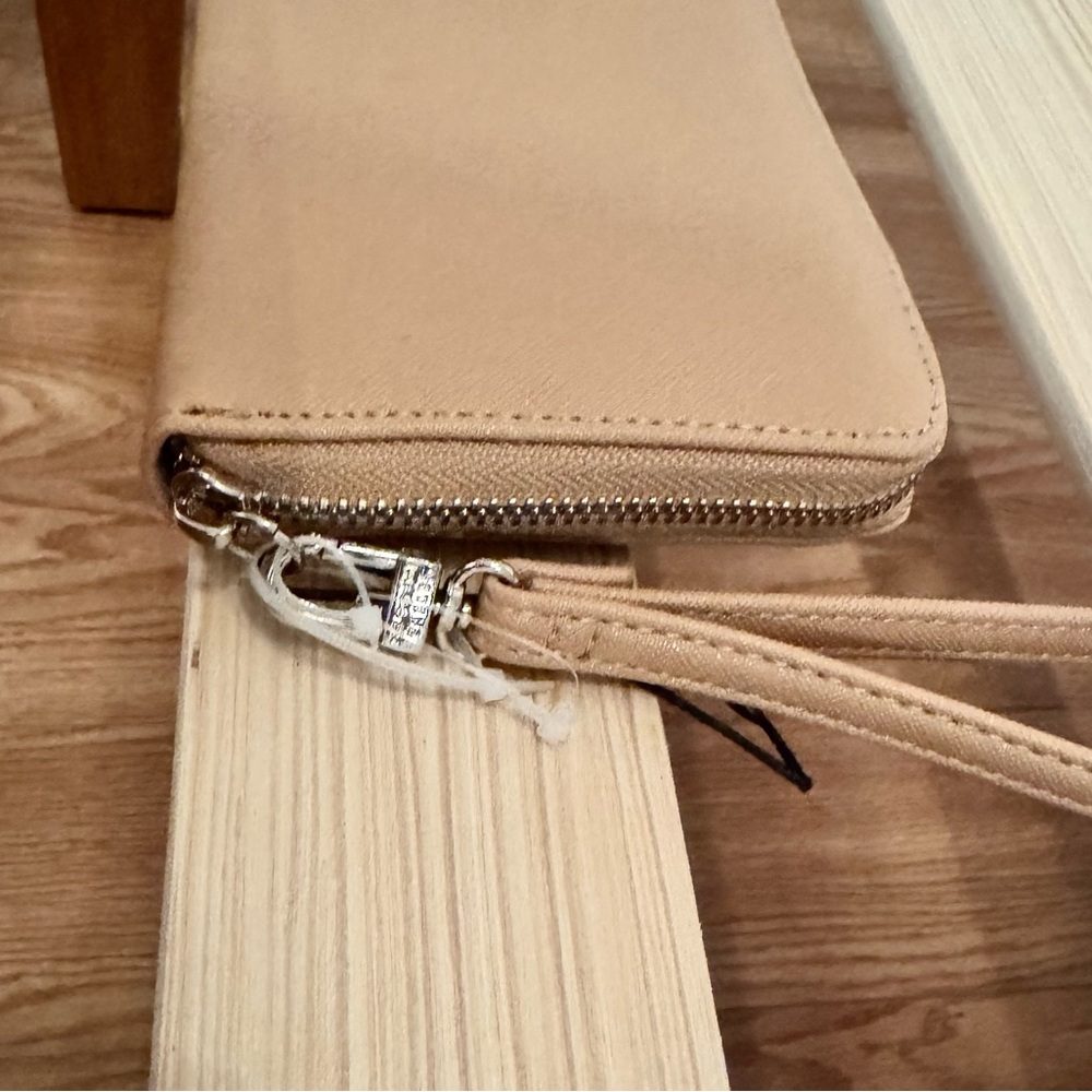NEW Steve Madden Beige Zip-Around Wristlet Wallet - Picture 4 of 7